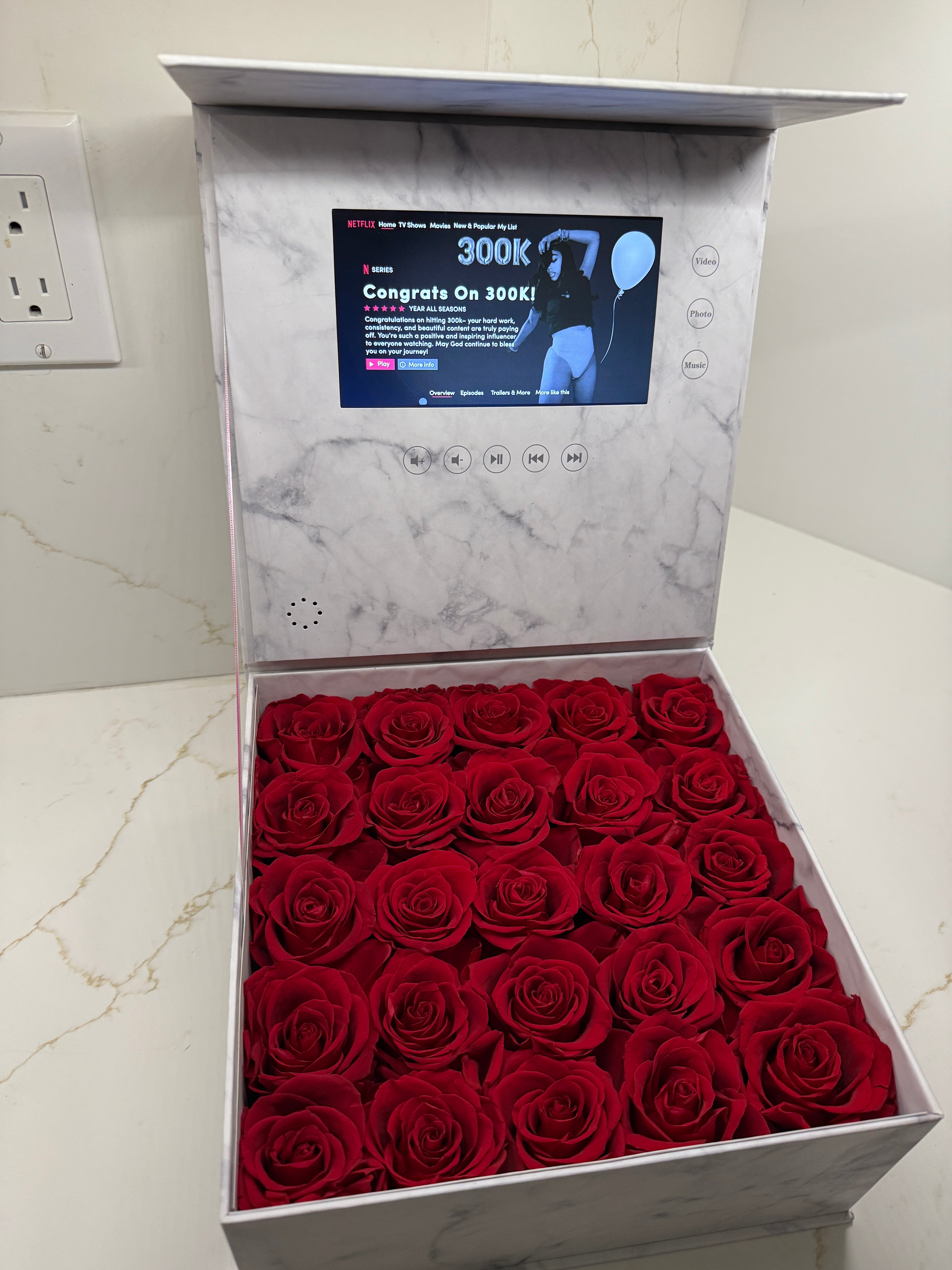 Luxe Video Rose Box